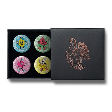 Gift Box: 4 button badges (Fruity Puns)