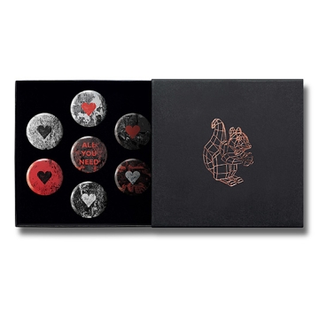 Gift Box: 7 button badges (All You Need)