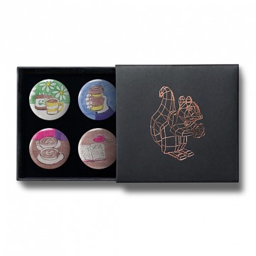 Gift Box: 4 button badges (Coffees & Books)